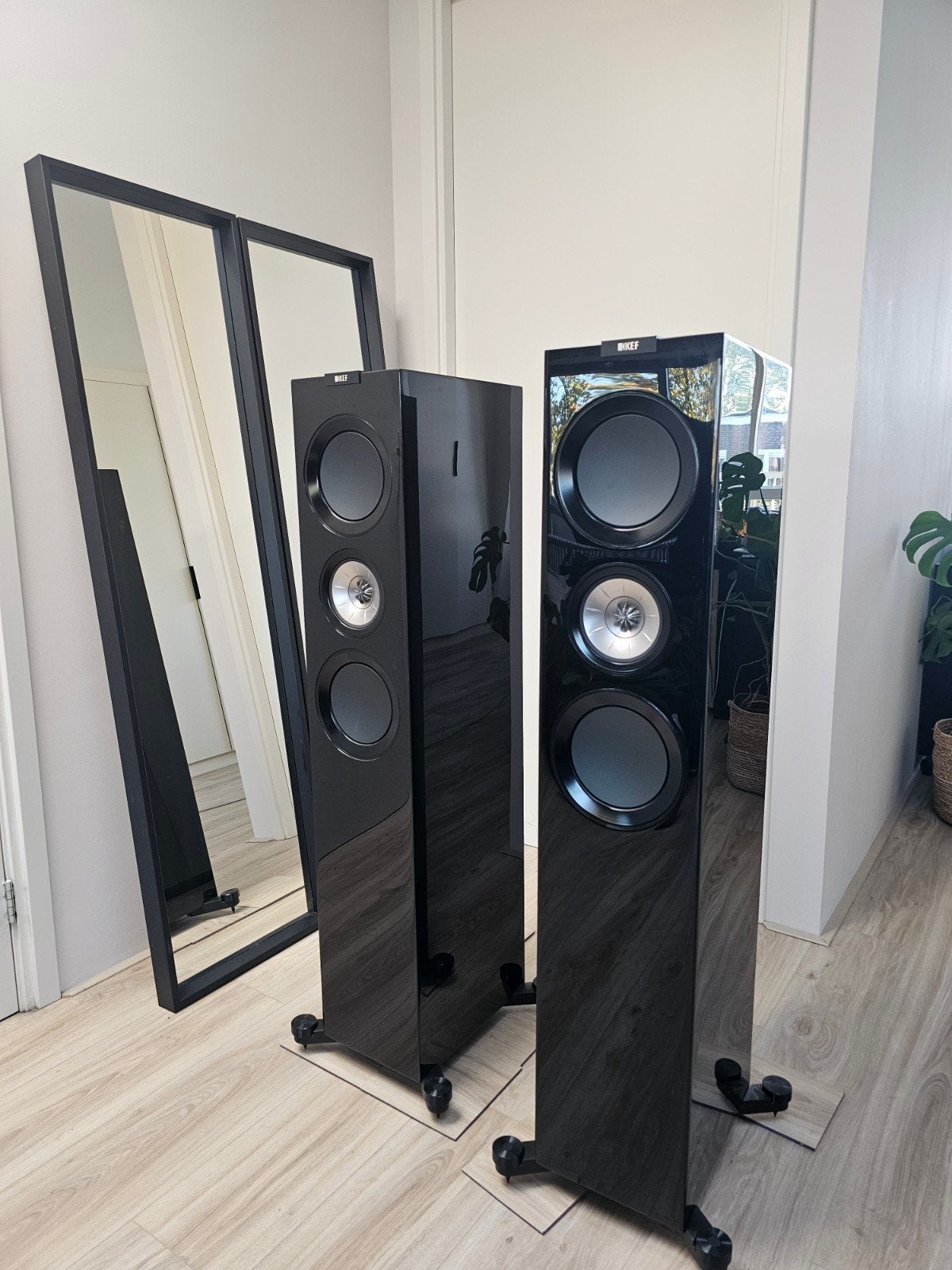KEF R700, Vloerstaande luidspreker, Basreflex, Zo goed als nieuw, KEF