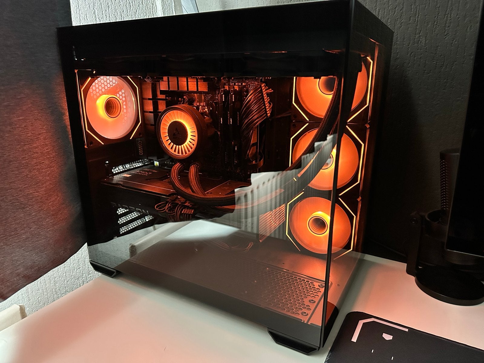 Gaming PC Ryzen 7 9850X3D / RX 9070 XT / 32GB DDR5 / 2TB SSD, Ophalen, Zo goed als nieuw, Gaming, SSD