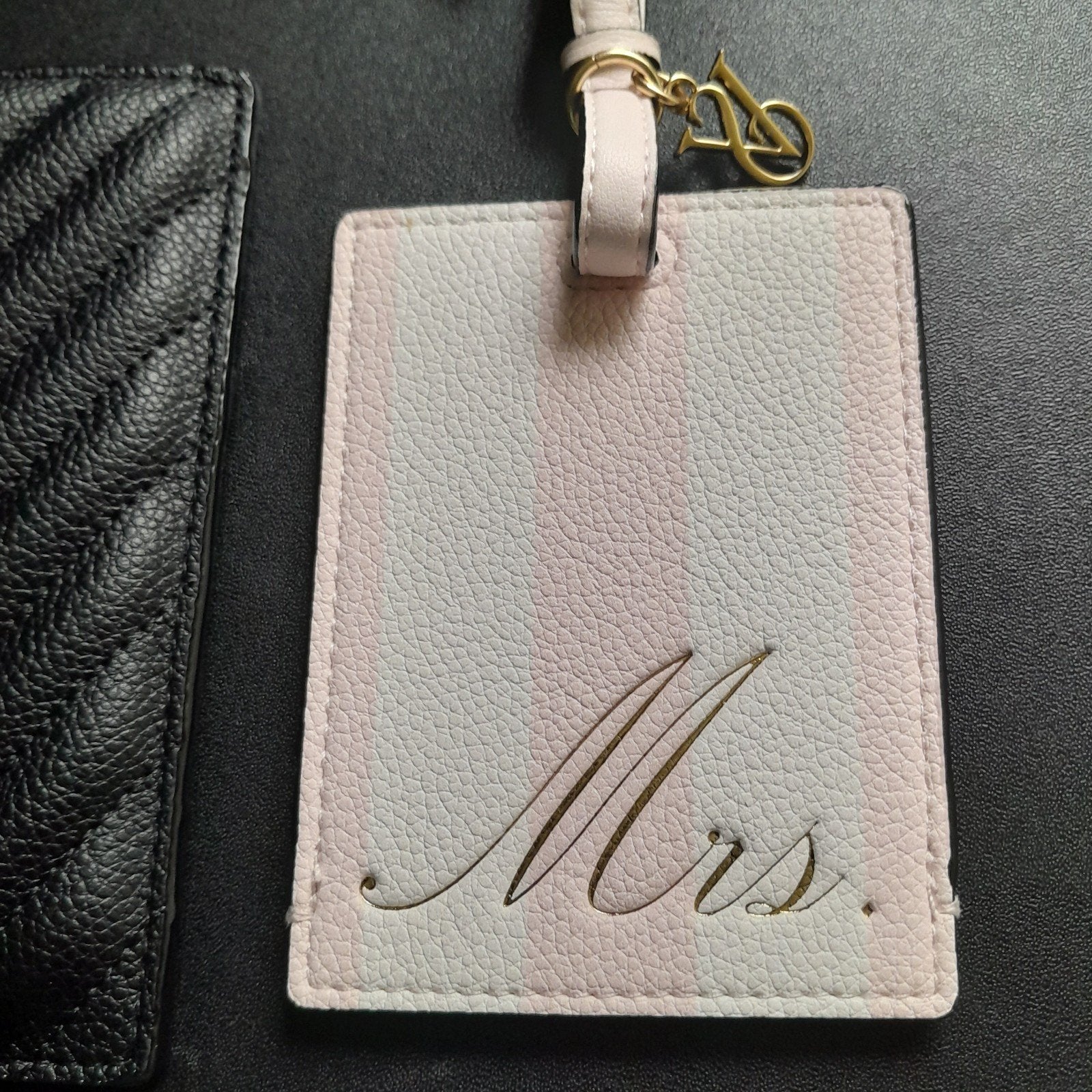 Nieuw 2x Victoria's Secret Bagagelabel 'Mrs.' Roze/Wit, Minder dan 40 cm, Roze, Nieuw, Minder dan 35 cm