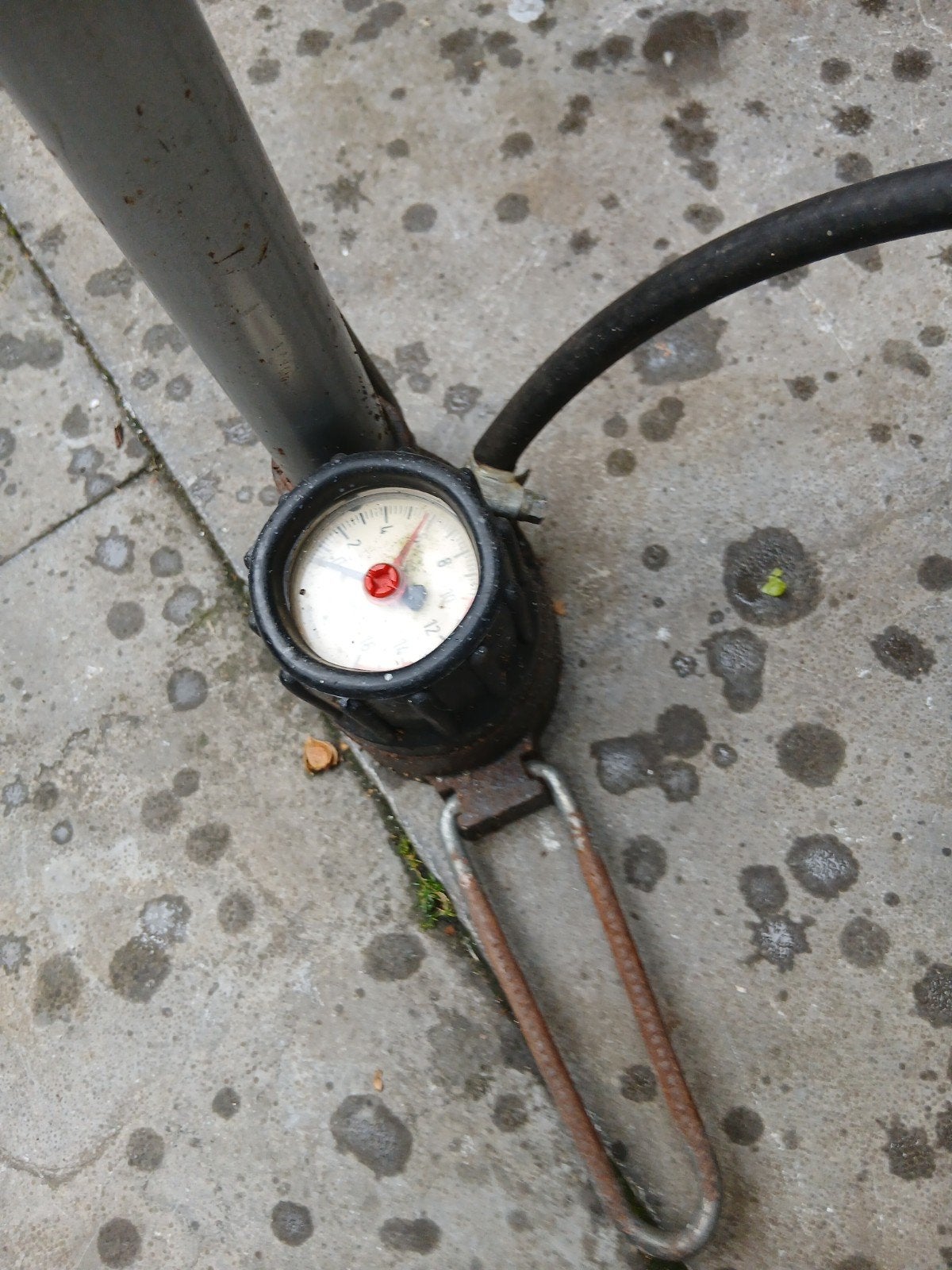 Oude fietspomp met drukmeter - Vintage, Ophalen of Verzenden