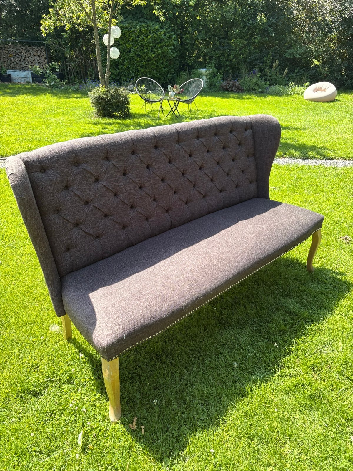 Stijlvolle tweepersoonsbank met gecapitonneerde rug, Ophalen, Minder dan 75 cm, 150 tot 200 cm, Tweepersoons