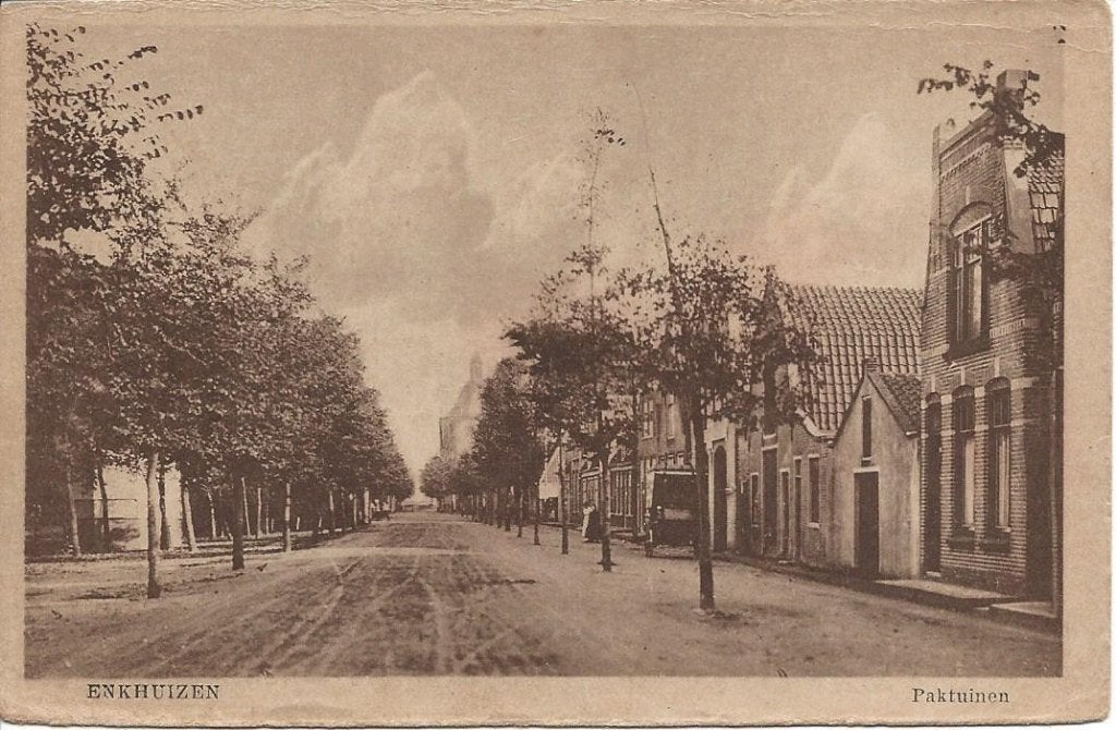 Enkhuizen (N.H.) Paktuinen, Straatgezicht, ca. 1920, Ophalen of Verzenden, Voor 1920, Ongelopen, Noord-Holland