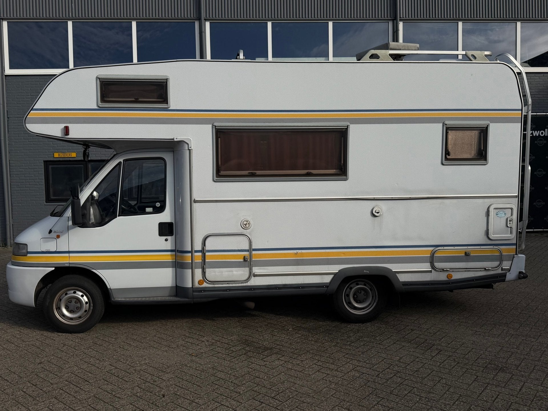 Fiat 230 Eura Mobil Alkoofcamper / APK / Apple Carplay / NAP, Caravans en Kamperen, Campers, Airbags, Alkoof, Bedrijf, Tot en met 3