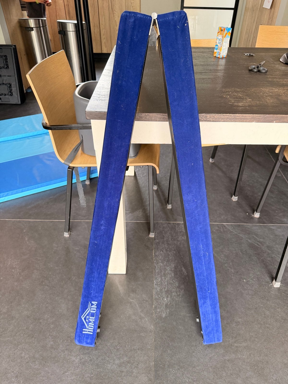 Turnbalk gymnastiekbalk 2.10 m - Makkelijk inklapbaar, Ophalen, Zo goed als nieuw, Blauw, Materiaal