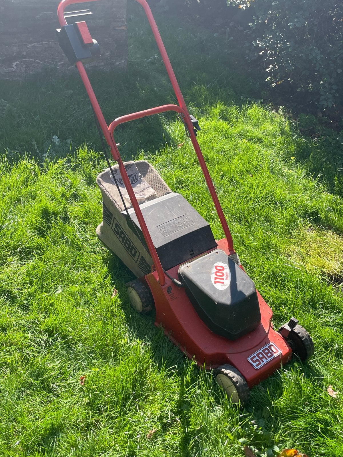 Defecte elektrische grasmaaier Sabo 1100 Watt - Gratis af te, Ophalen, Cirkelmaaier, Gebruikt, Elektrische grasmaaier
