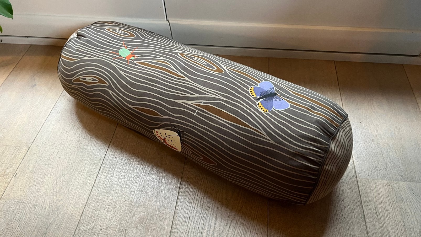Lang rond kussen met leuke print voor kinderkamer, Ophalen, Eenpersoons, Bruin, Zo goed als nieuw