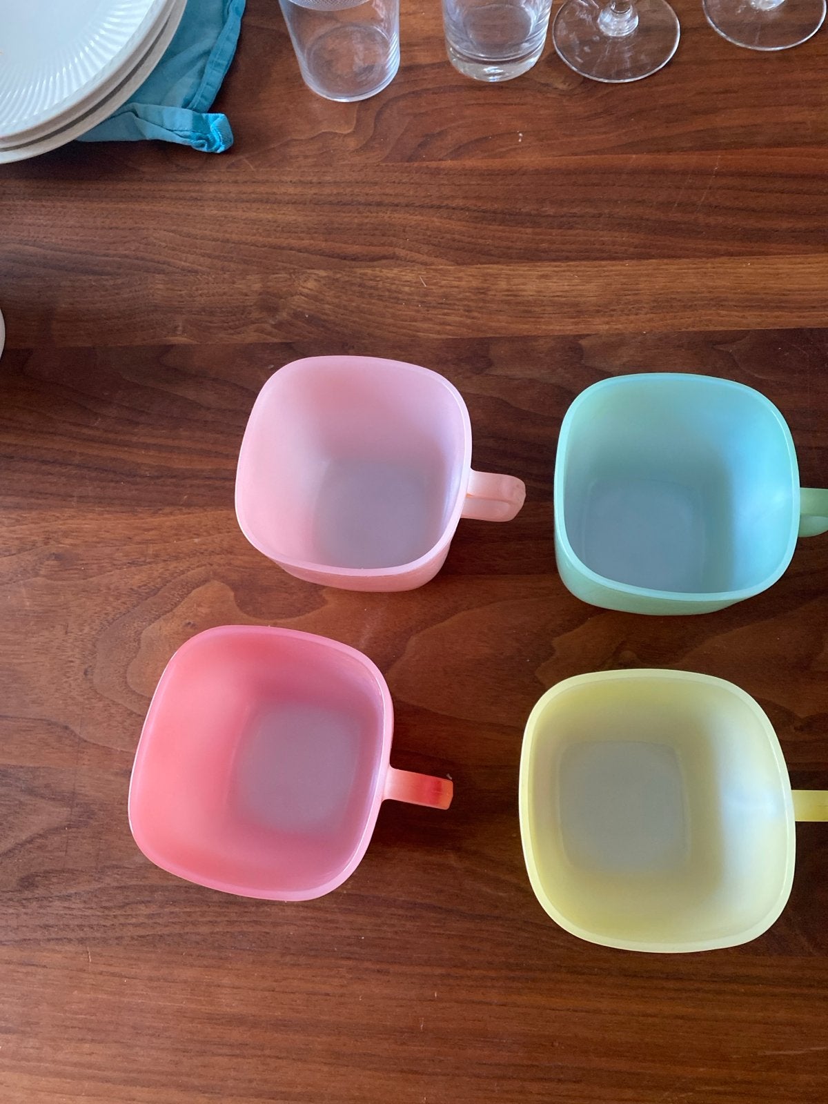 Set van 4 vintage Opale France mokken - diverse kleuren, Ophalen, Meerkleurig, Overige merken, Glas
