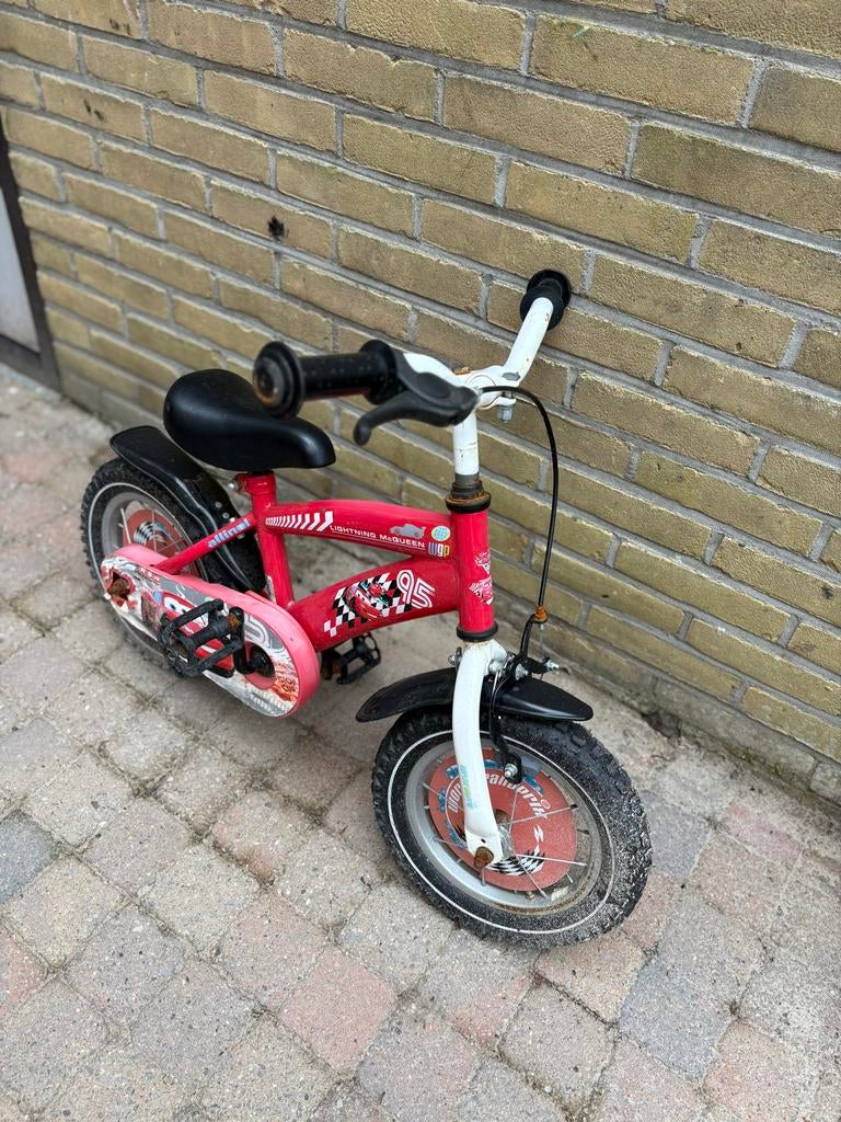 Kinderfiets Cars Lightning McQueen 12 inch, Terugtraprem, Zijwieltjes, Gebruikt, Ophalen of Verzenden