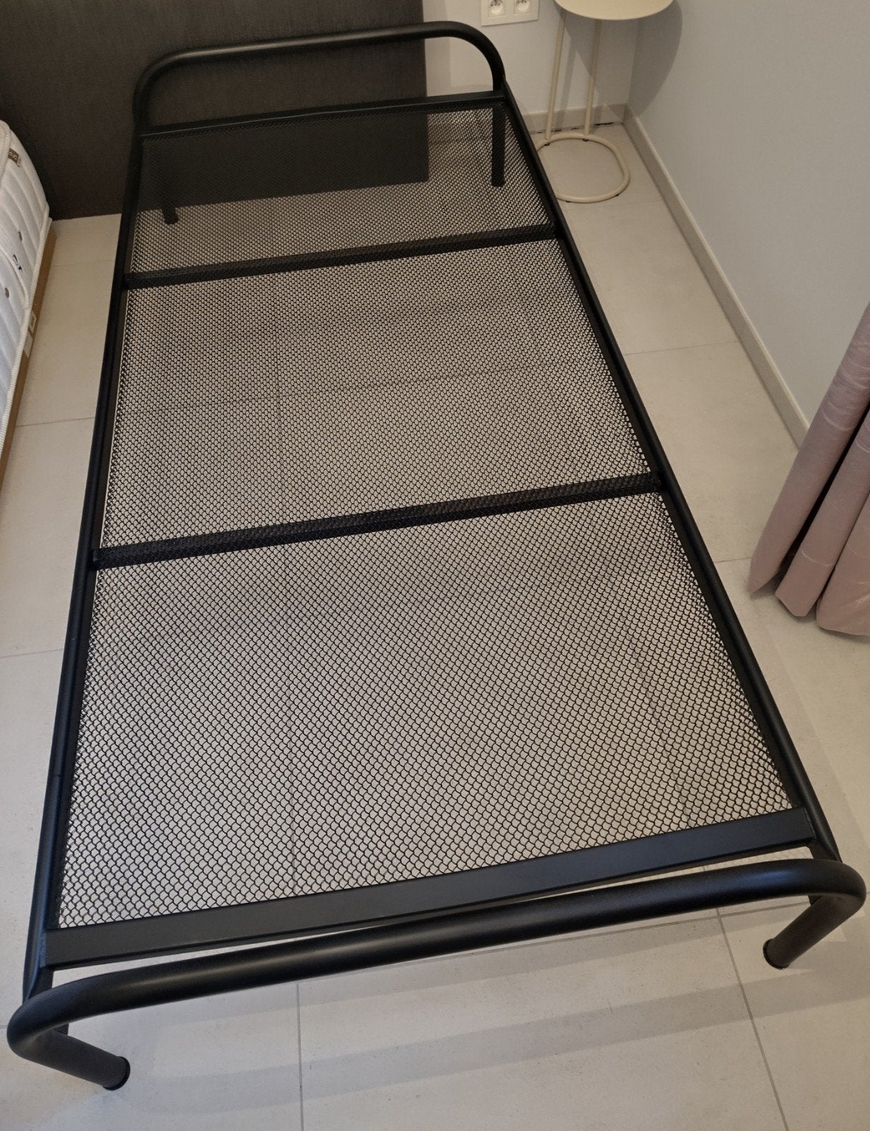 2 stuks Metalen eenpersoonsbed met spiraalbodem 90x200 cm, Ophalen, 90 cm, Eenpersoons, Zwart