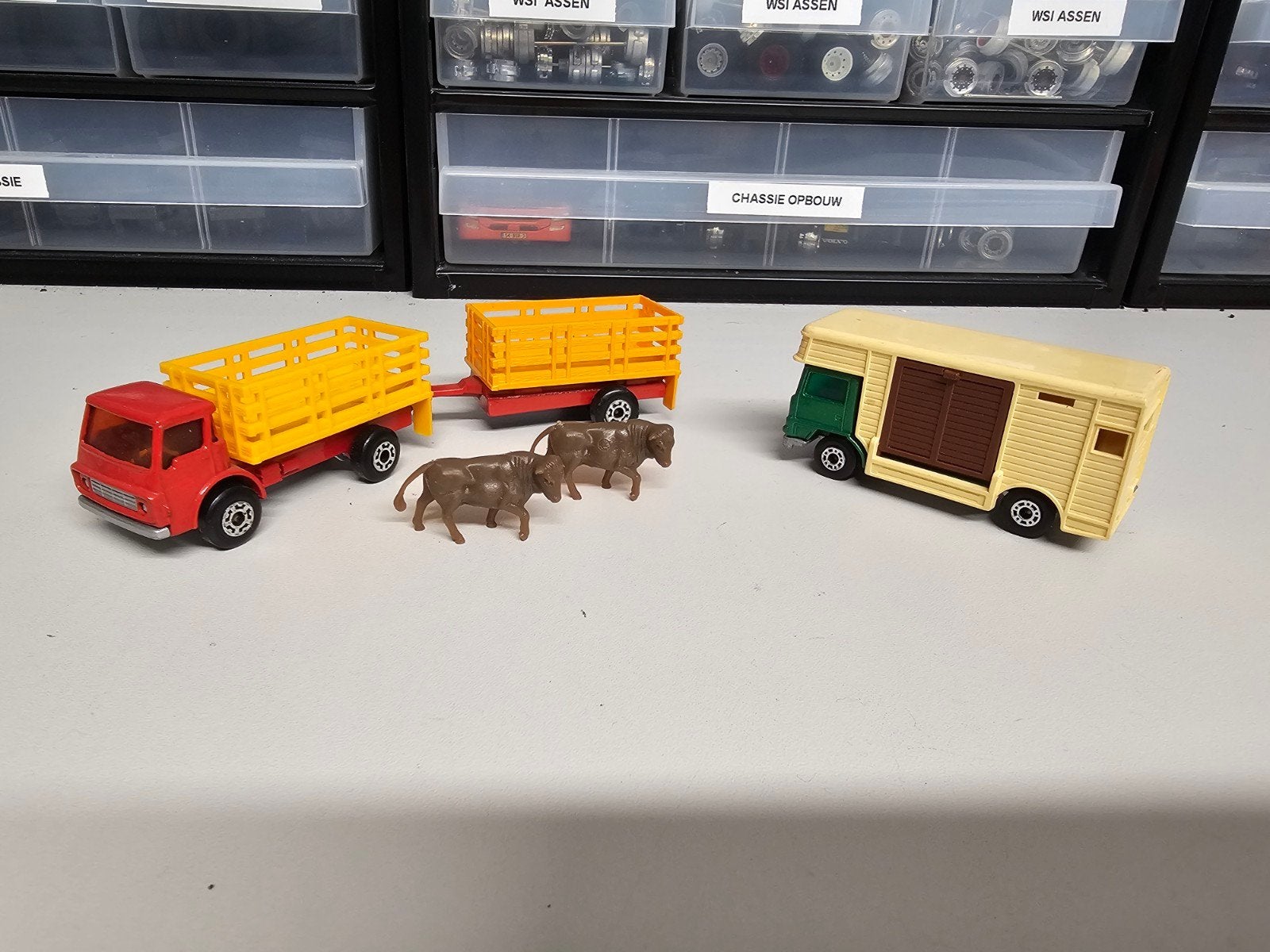 matckbox cattle  truck en horsebox., Ophalen, Zo goed als nieuw, Bus of Vrachtwagen