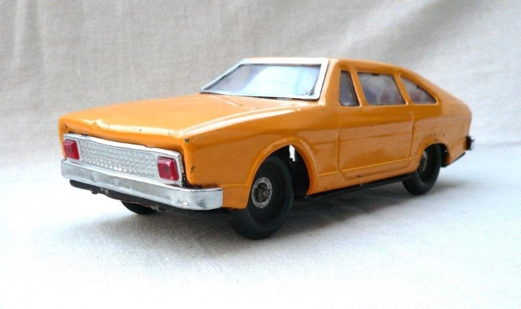 mf267 china. Blikken coupé met rode koplampen. 1/20., Antiek en Kunst, Antiek | Speelgoed, Ophalen of Verzenden