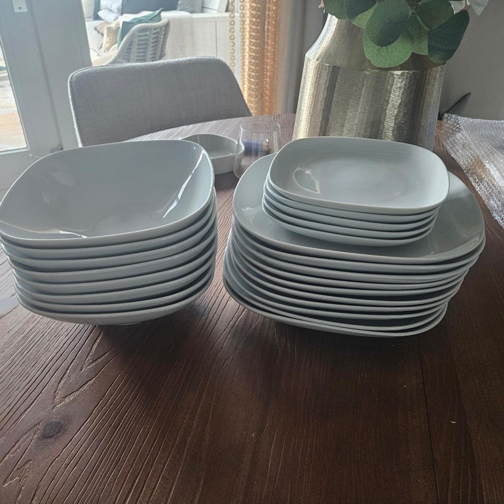 Mooi wit servies van Ikea Vardera, Ophalen of Verzenden, Zo goed als nieuw, Bord(en), Effen