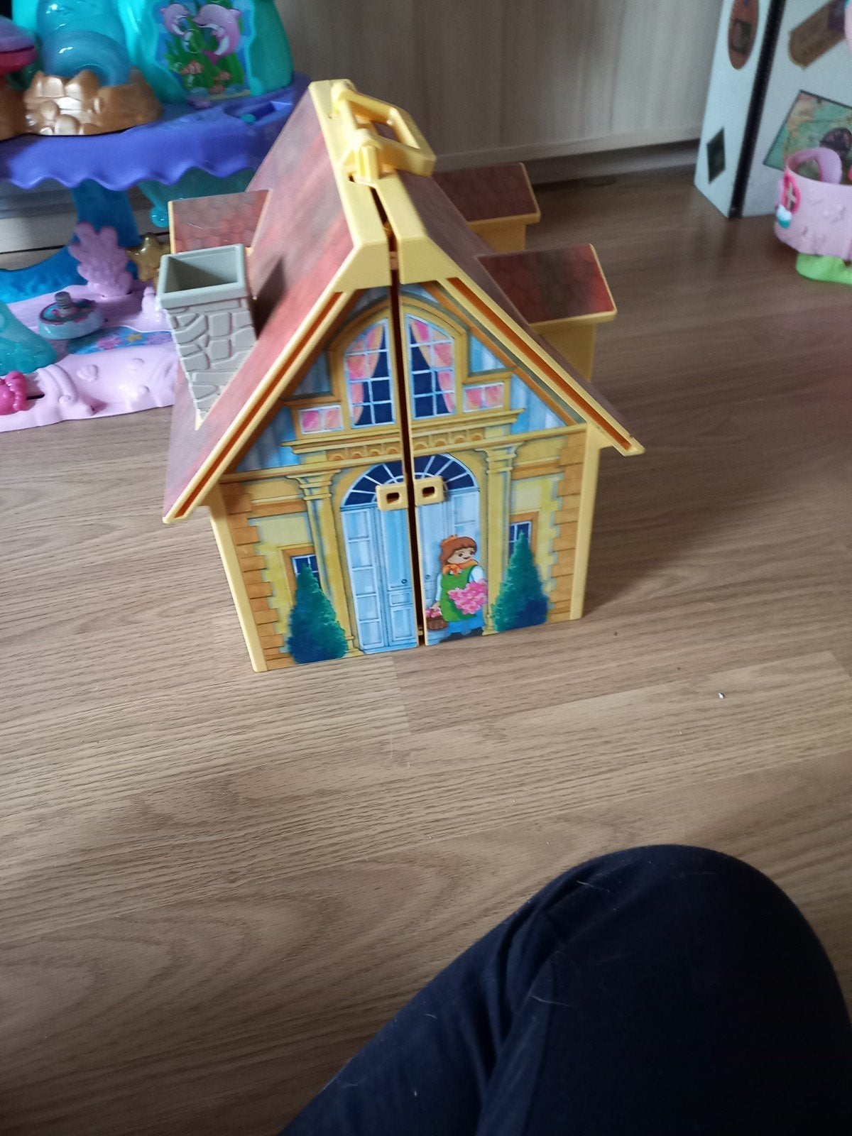 klein poppehuisje, Ophalen, Zo goed als nieuw, Poppenhuis