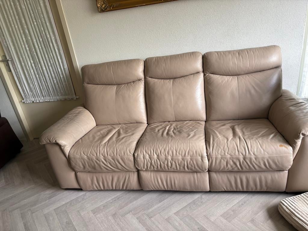 3 zits leren bank met 2 elektrisch voeten relax steunen, Ophalen of Verzenden, Zo goed als nieuw, 75 tot 100 cm, Tweepersoons