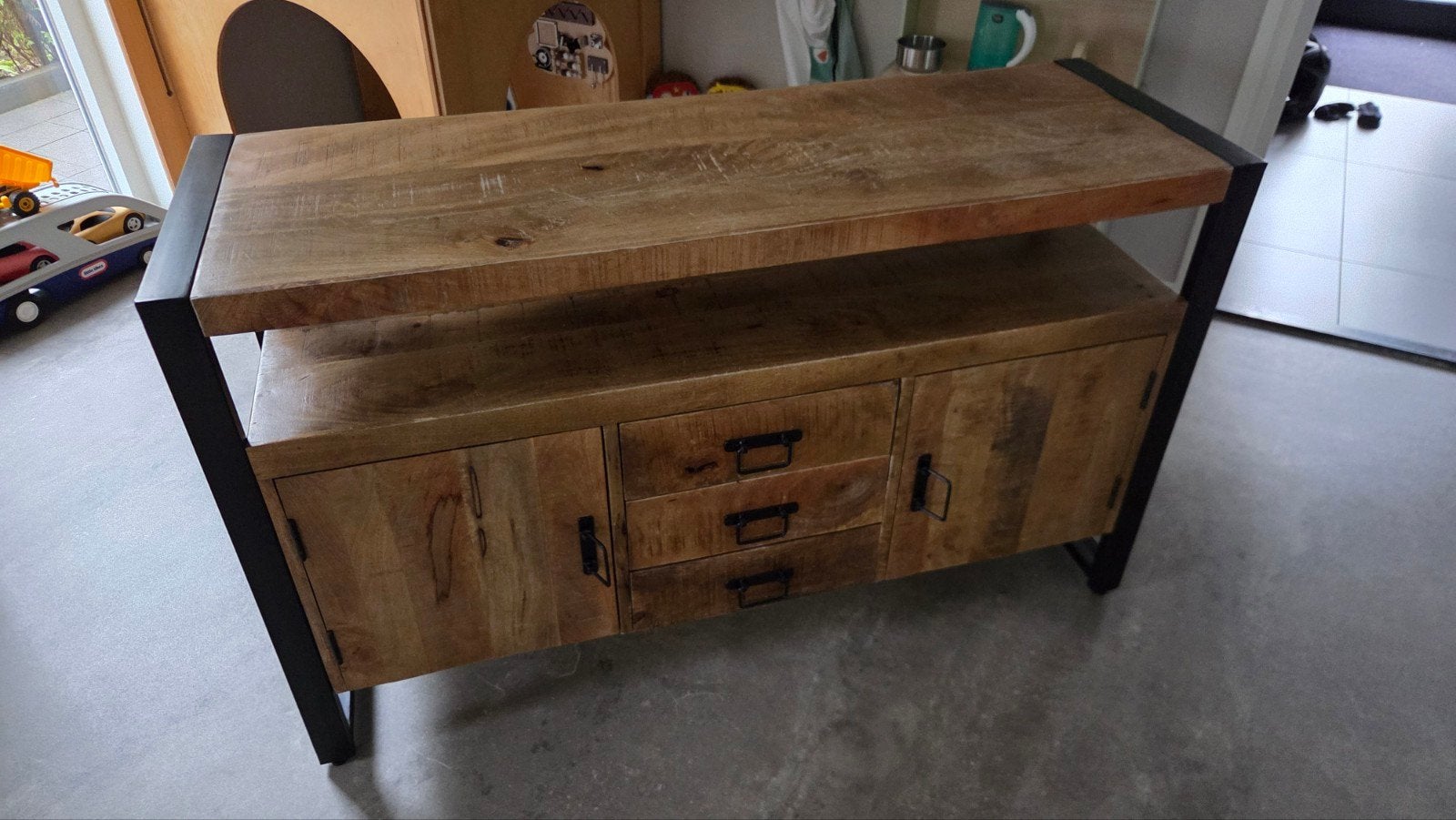 Dressoir Britt 135cm, Ophalen, Gebruikt, 100 tot 150 cm, Minder dan 100 cm
