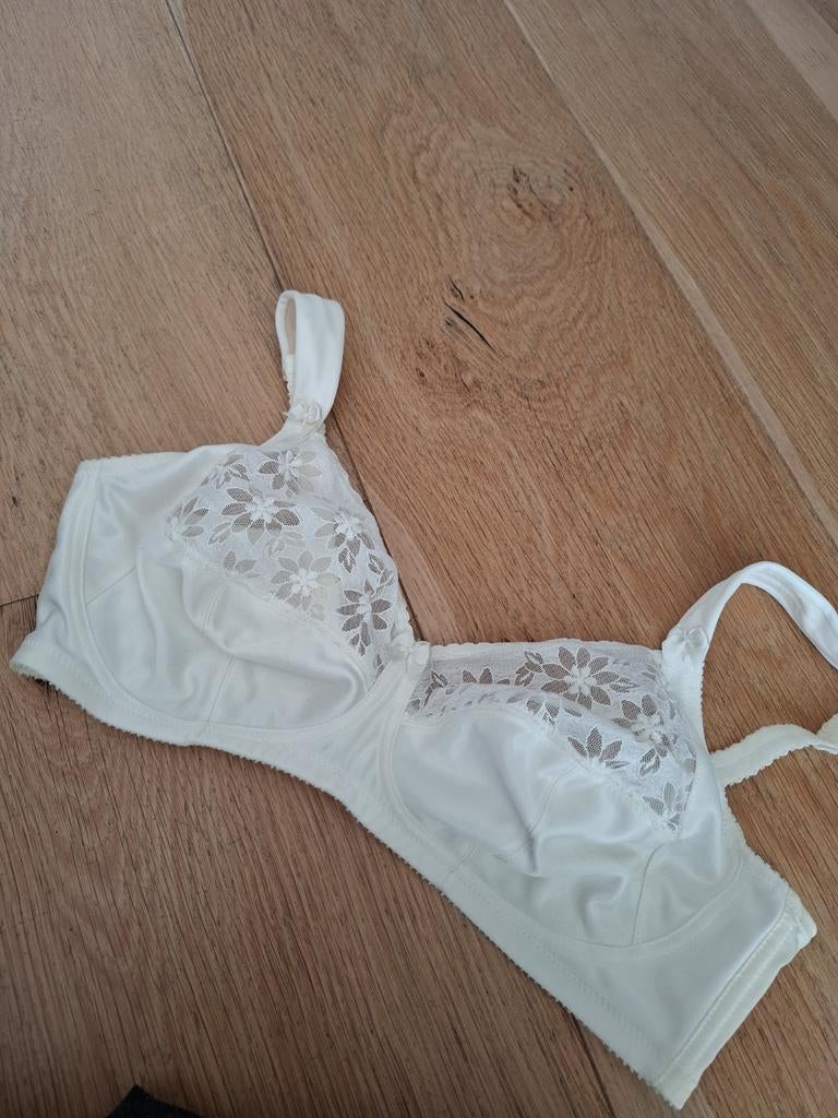 Chantelle BH - Crème met kant 85 D, Chantelle, Ophalen of Verzenden, Wit, BH