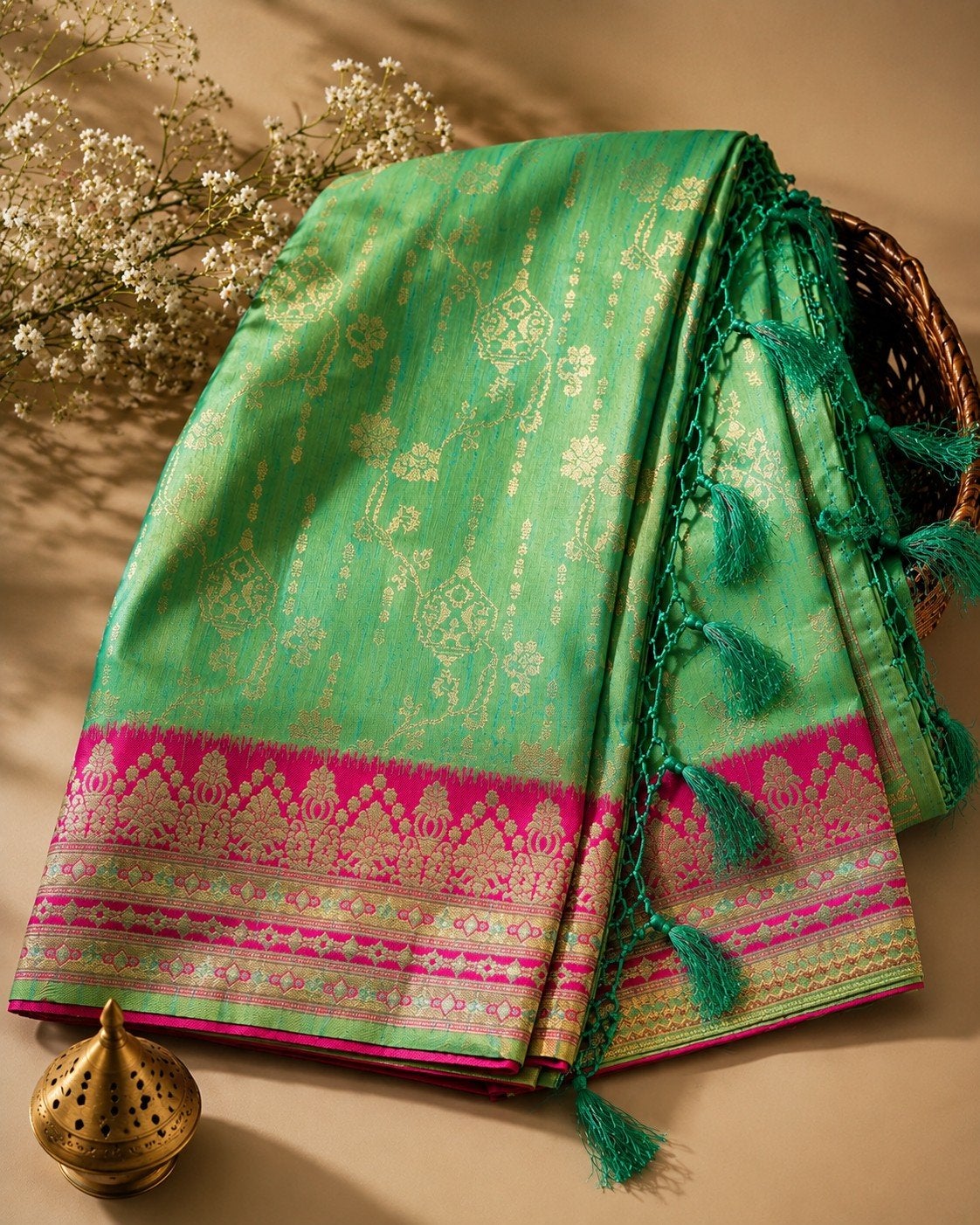 NIEUW! Indiase Saree in Roze en Groen met Gouden Details, Onbekend, Ophalen of Verzenden, Nieuw