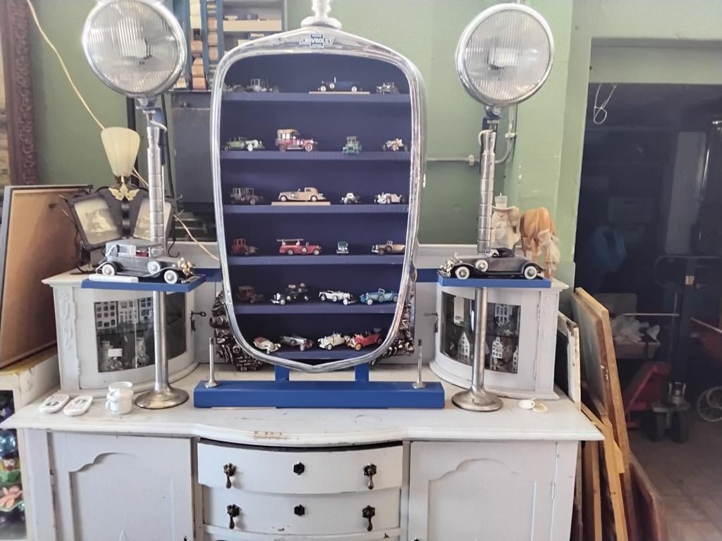 Gril vitrine chevrolet, Ophalen