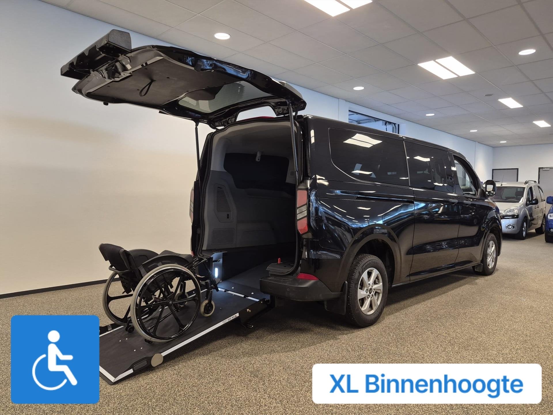 Ford Tourneo Custom L2H1 Rolstoelbus Bodemverlaging XXL-ombo, Auto's, 12 maanden, Gebruikt, Overige carrosserieën, Bedrijf