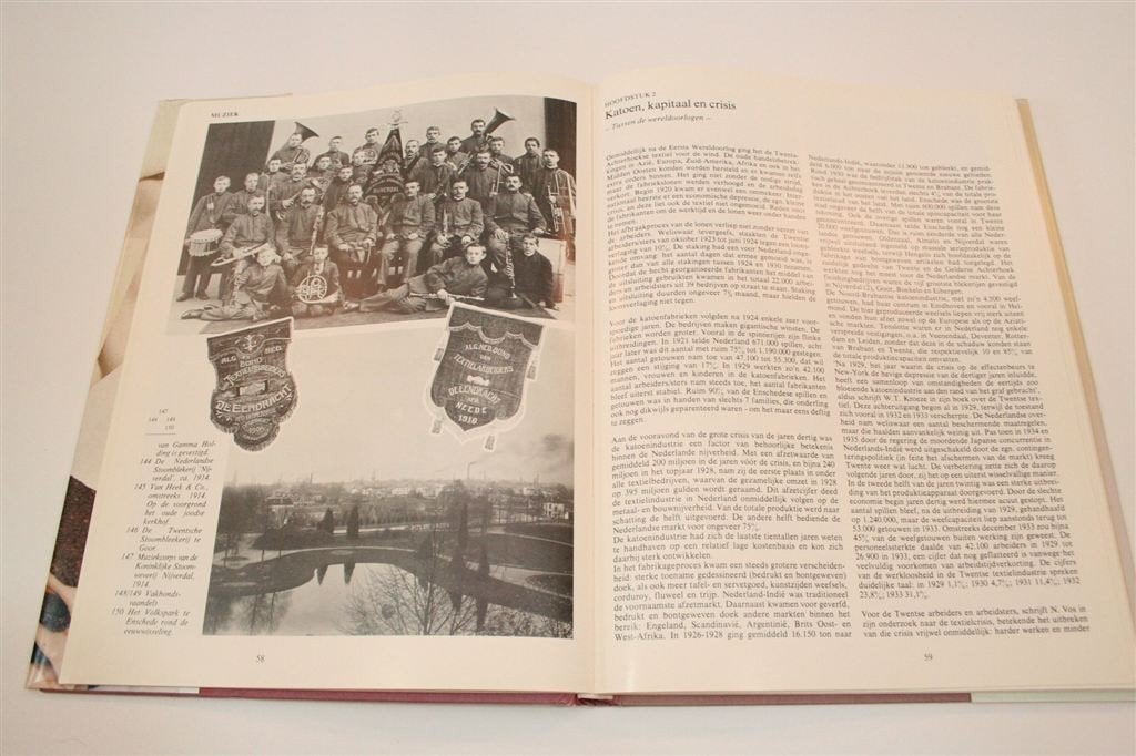 Schering & Inslag [1982] — Twentse Textiel in 546 Foto\'s, Ophalen of Verzenden, Gelezen