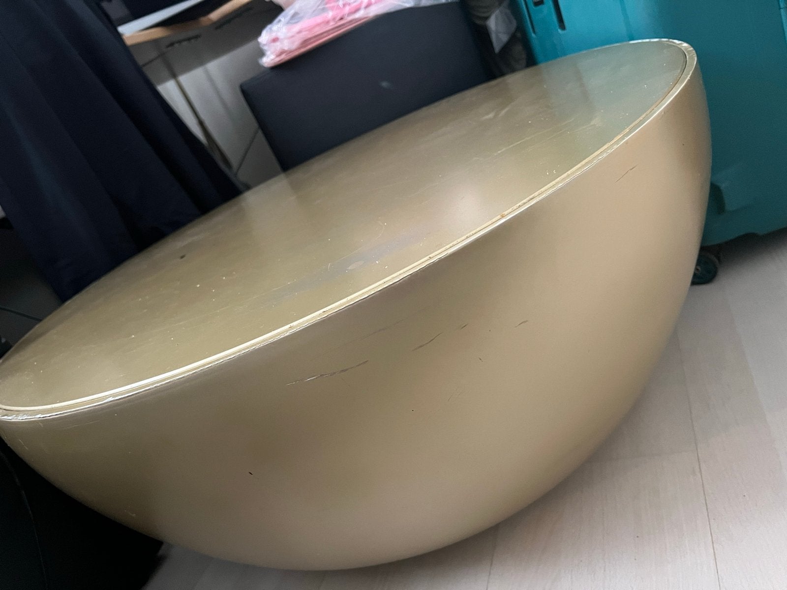 Design salontafel met glazen blad – goudkleurig, Ophalen, Overige materialen, Gebruikt, 50 tot 100 cm