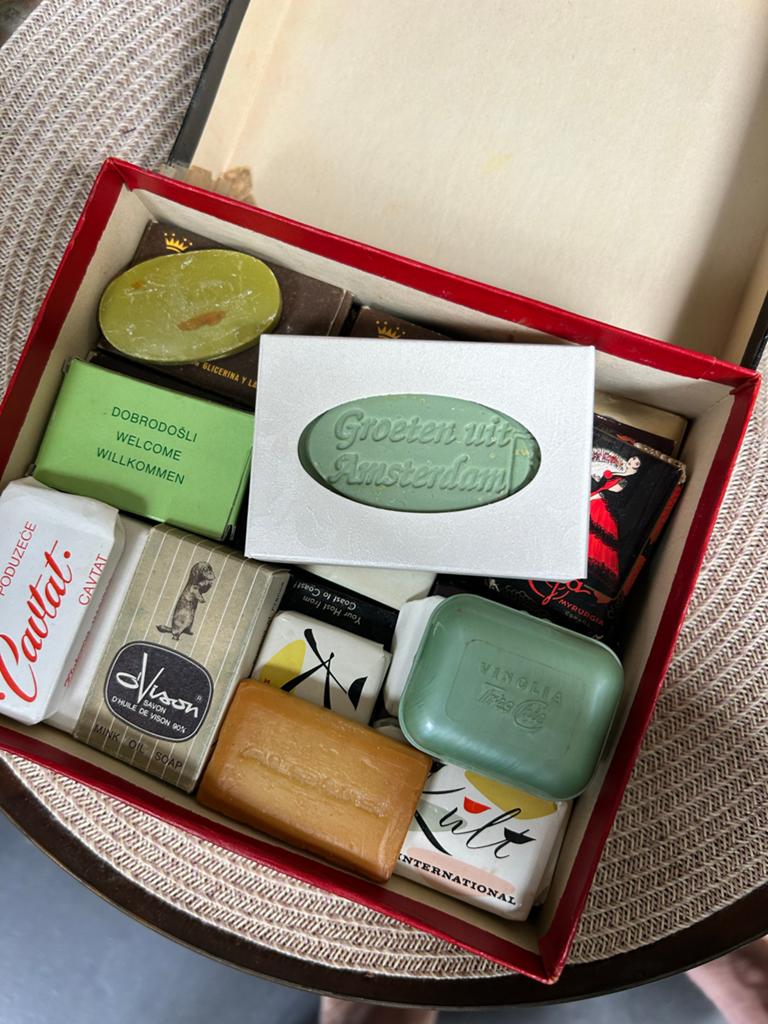 Verzameling vintage hotelzeepjes - Diverse landen, Ophalen, Zo goed als nieuw
