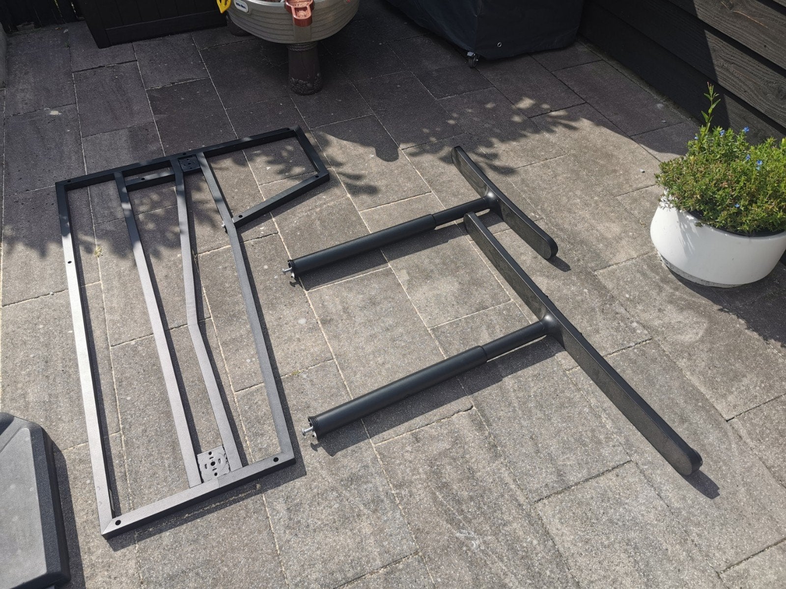 Gratis IKEA Bekant bureau frame - Zwart, Huis en Inrichting, Bureaus, Ophalen