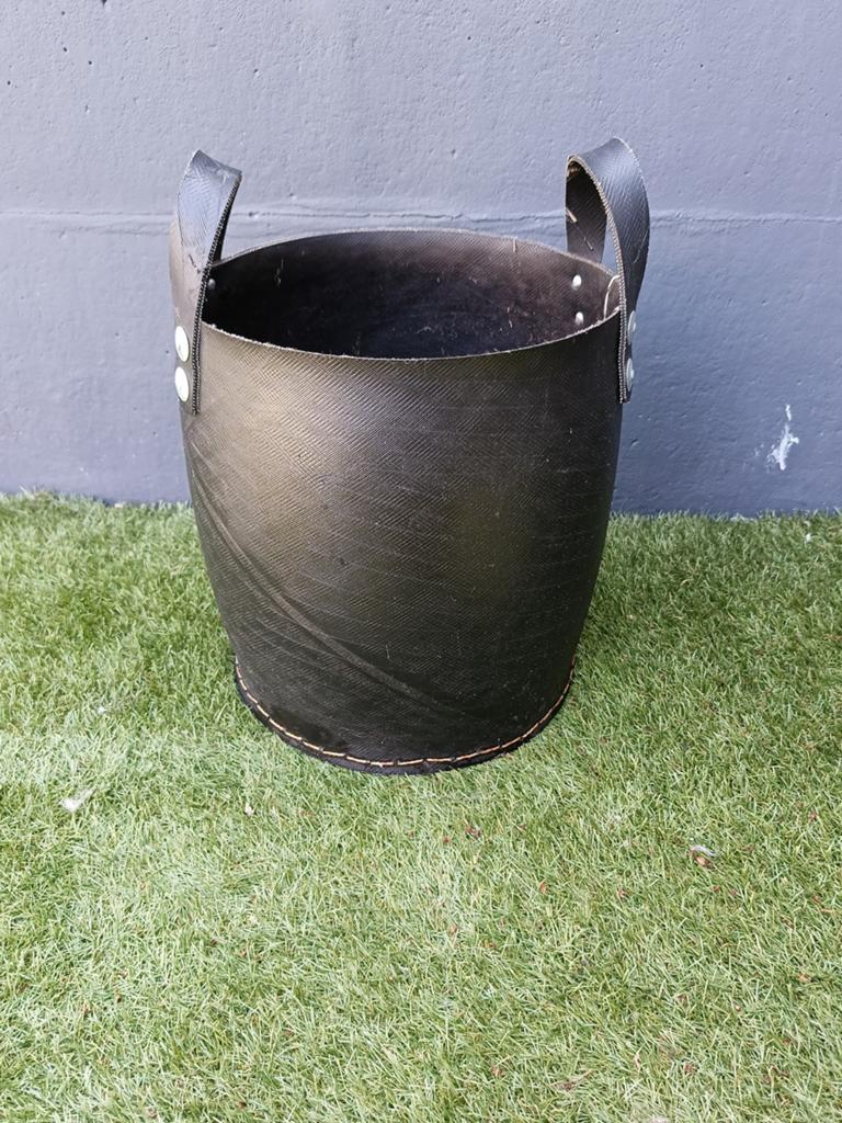 Unieke mand van gerecycled autoband, Huis en Inrichting, Overige materialen, Gebruikt, Mand, Rond