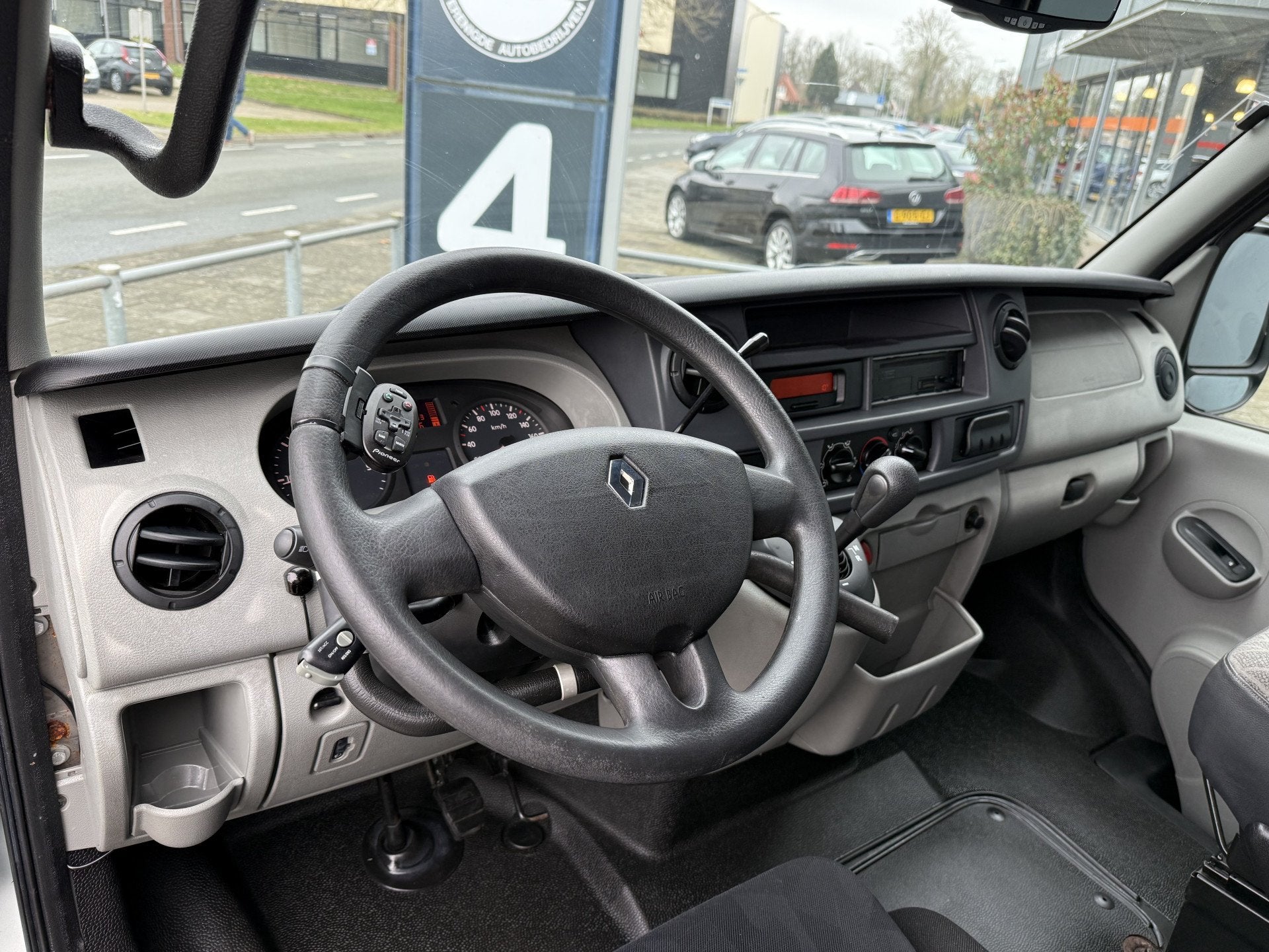 Renault Master BWJ 2008 | T28 2.5 dCi 115PK L1H1 AUTOMAAT |, Stof, Gebruikt, 4 stoelen, 116 pk