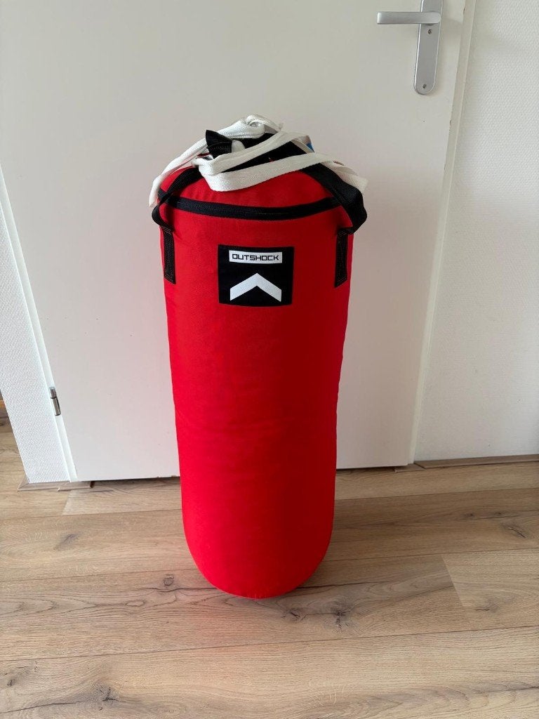 OUTSHOCK Red punching bag, Ophalen, Zo goed als nieuw, Bokszak