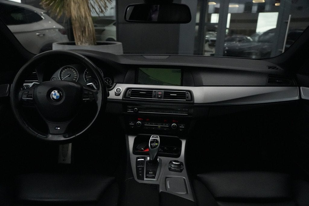 BMW 5 Serie Touring 535xi M Sport High Executive 306pk Panor, Automaat, Euro 5, Gebruikt, Zwart