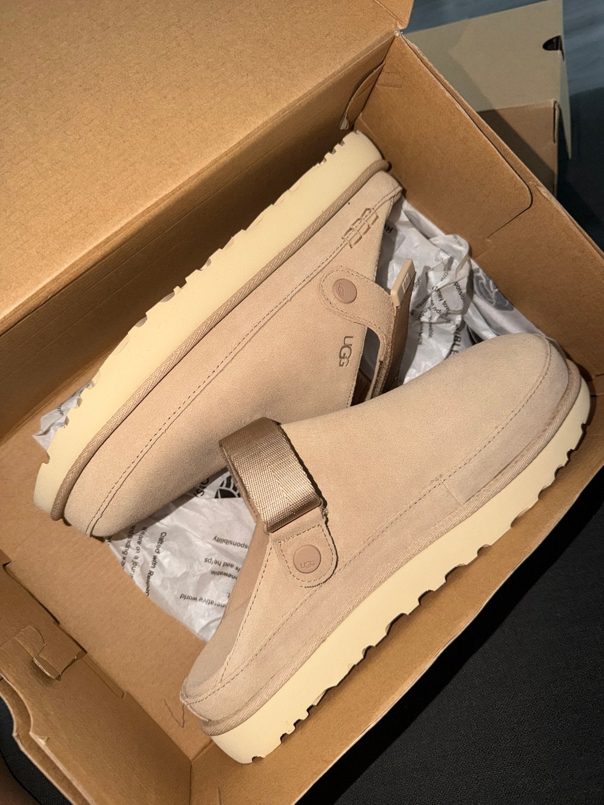 UGG Goldenstar Clog - Beige Klompen Maat 42, Kleding | Dames, Ophalen of Verzenden, Nieuw, Beige, Overige typen