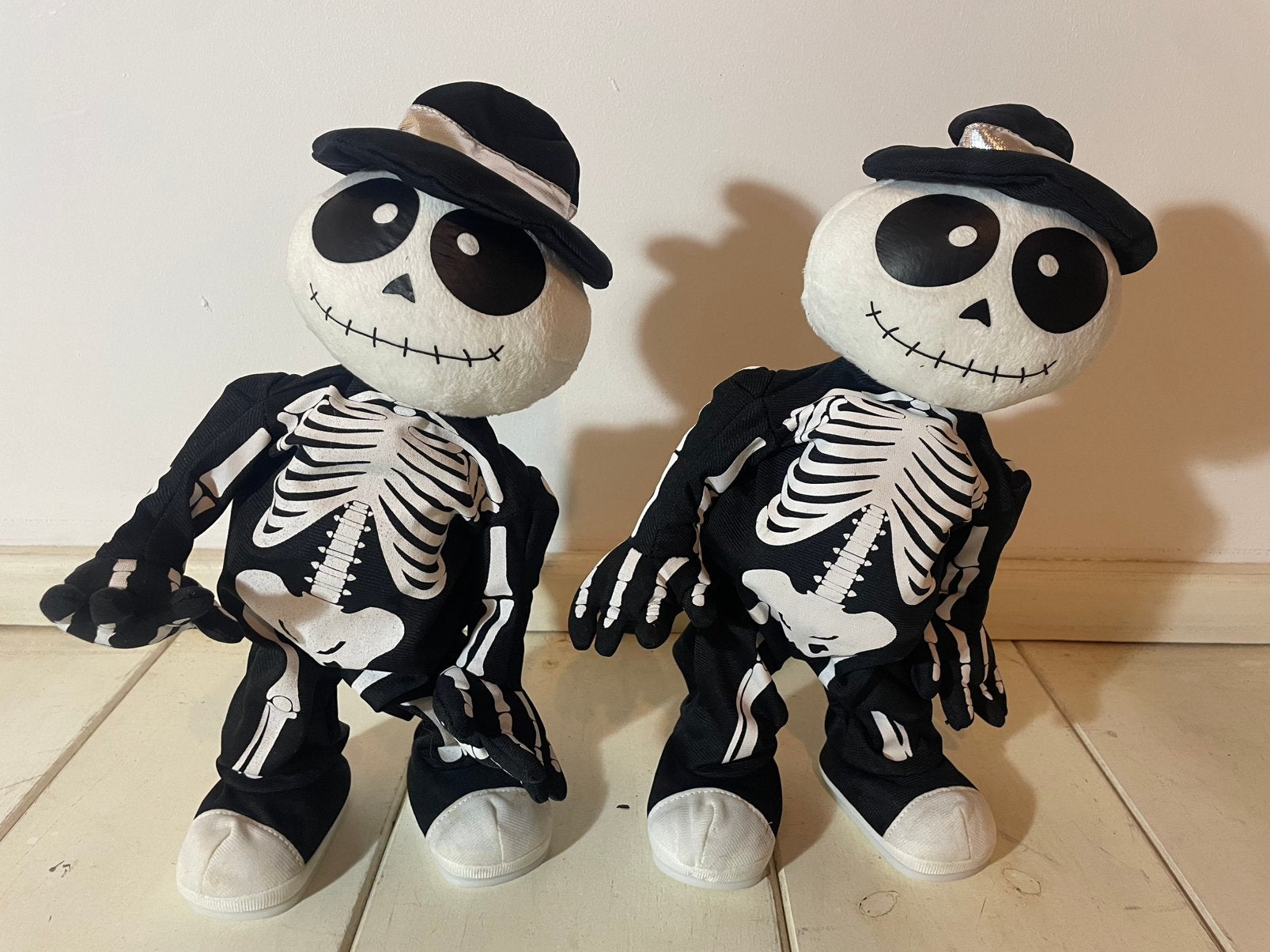 Halloween decoratie  - Dansende skeletten, Ophalen, Zo goed als nieuw, Halloween of Griezel