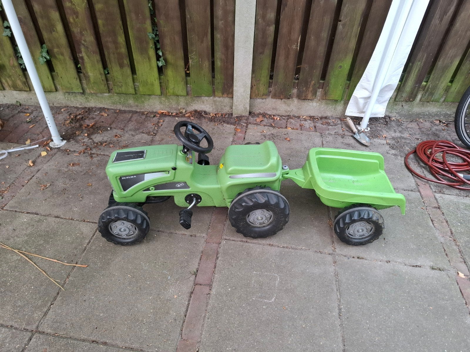 Groene traptractor met aanhanger voor kinderen, Ophalen, Gebruikt