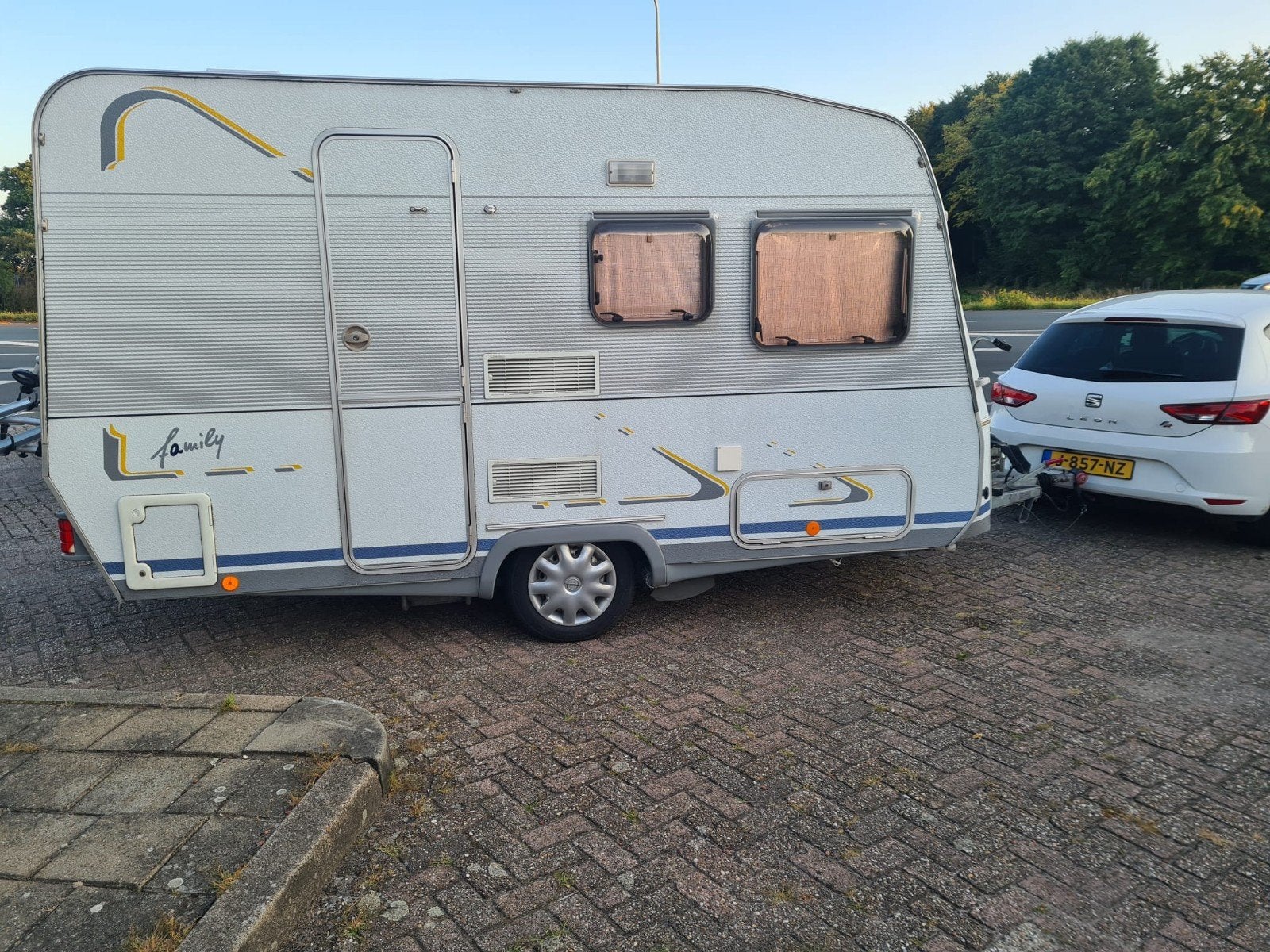 Dethleffs Family Caravan met voortent en mover, Treinzit, Particulier, Dethleffs, Tot en met 4