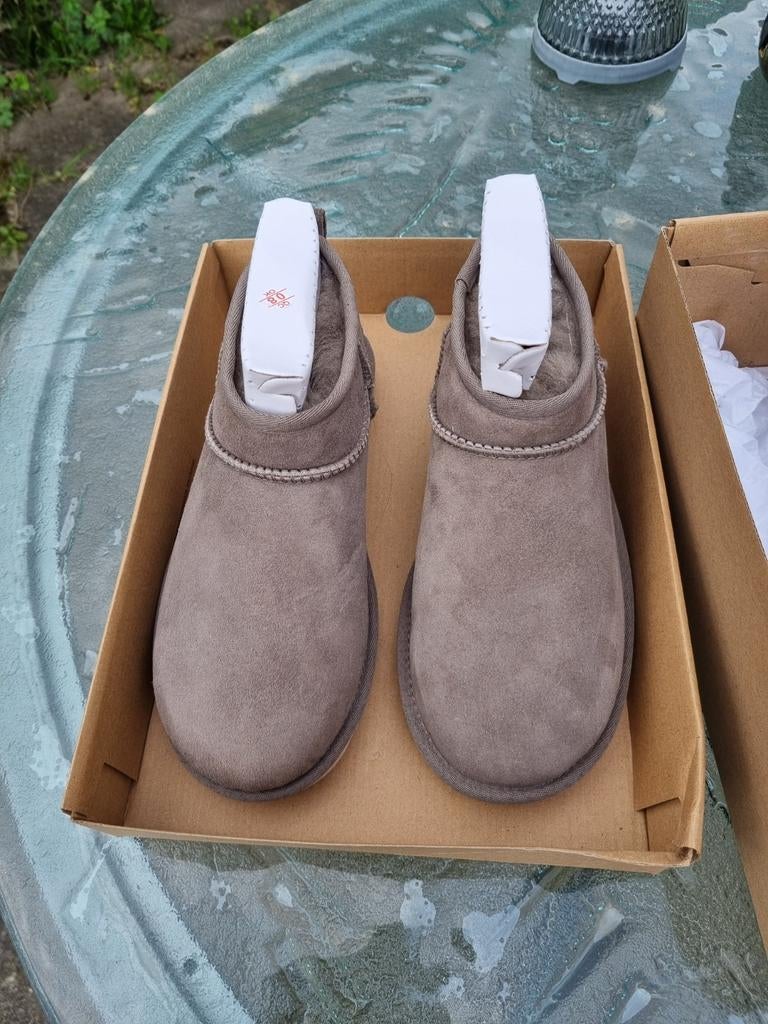 Nieuwe Classic Ultra Mini UGG's - Dried Oregano - Maat 39, UGG, Lage of Enkellaarzen, Nieuw, Ophalen of Verzenden