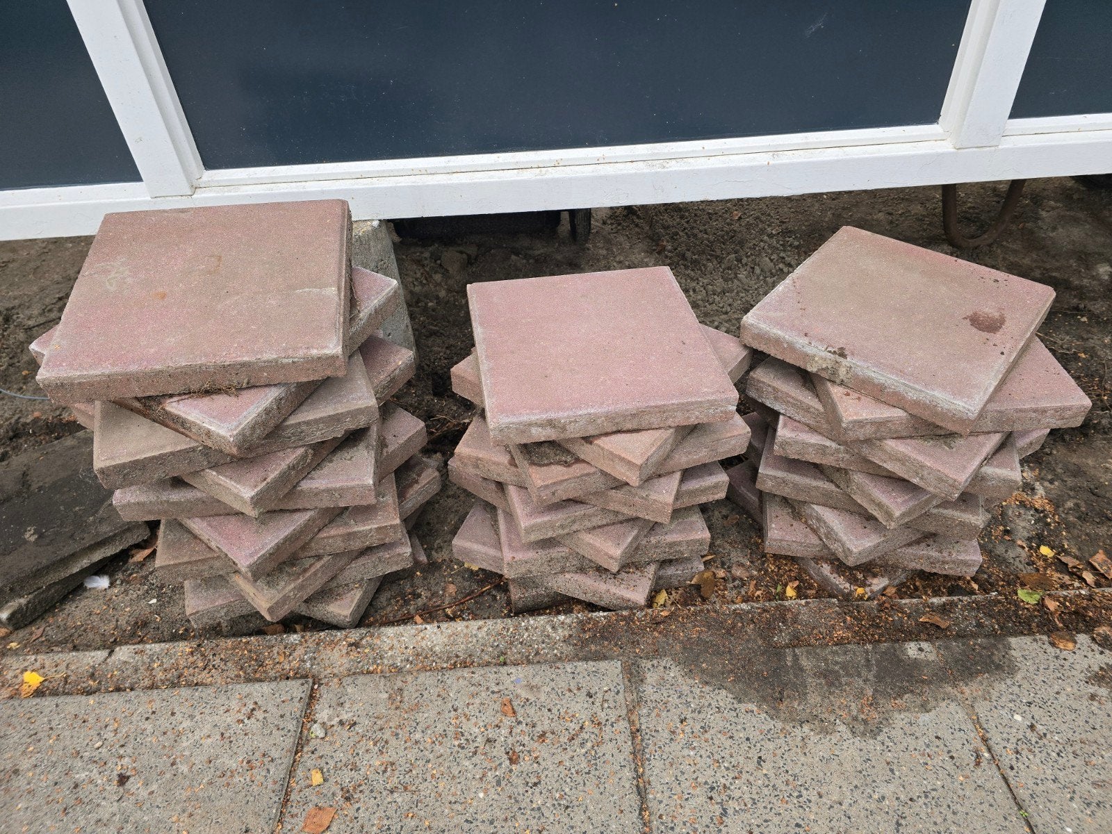 Straatstenen rood 29 stuks, Tuin en Terras, Tegels en Klinkers, Ophalen of Verzenden, Gebruikt, Beton, Klinkers