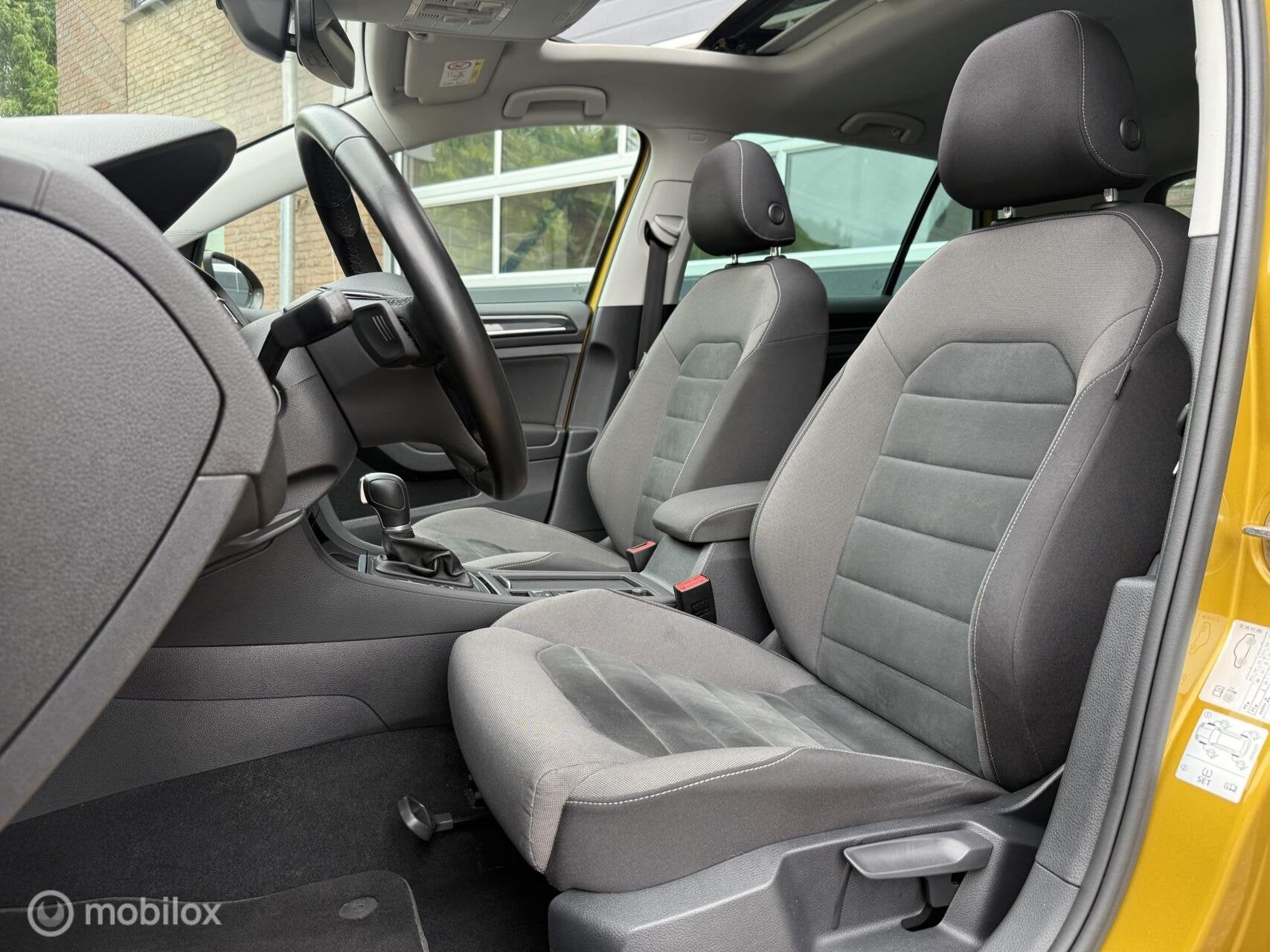 Volkswagen Golf 1.4 TSI R-Line Panodak Navi Carplay Virtual, Auto's, 125 pk, Zwart, 4 cilinders, Alcantara