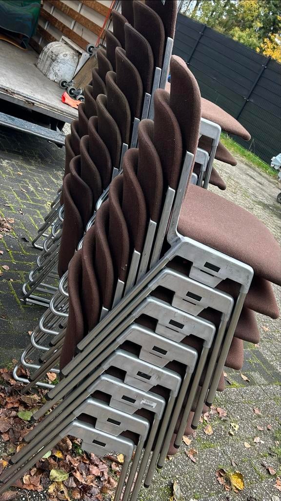 27x Mauser stapelstoelen - Bruin stof en alu, Huis en Inrichting, Ophalen, Gebruikt, Bruin, Metaal