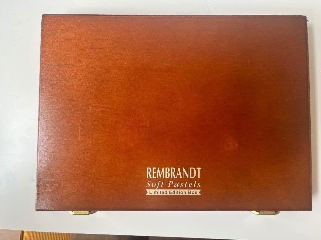 Rembrandt soft pastel limited edition box, Hobby en Vrije tijd, Tekenen, Ophalen of Verzenden, Zo goed als nieuw, Overige typen