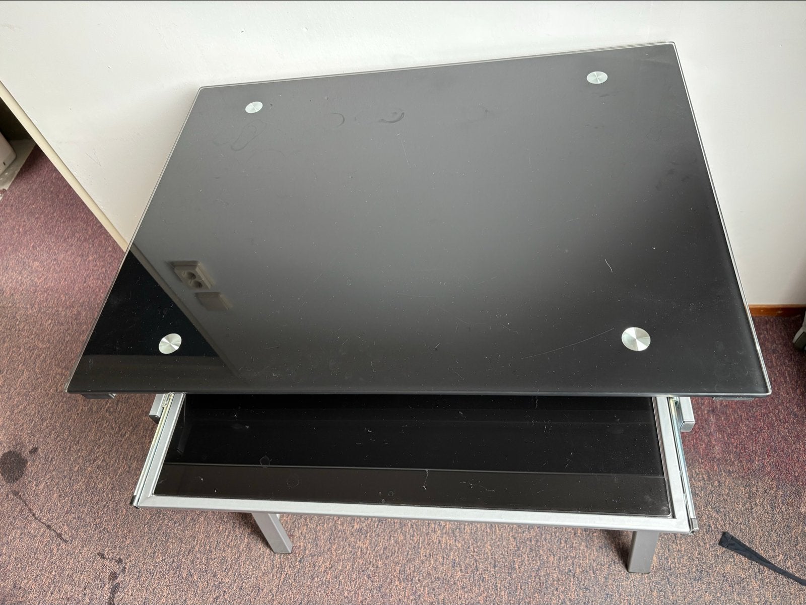 Modern bureau met glazen blad en uitschuifbaar toetsenbordla, Ophalen, Zwart, Gebruikt, Overige merken