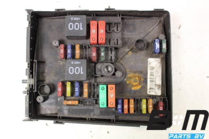 Zekeringkast motorruimte VW Golf 6 1K0937125D, Auto-onderdelen, Gebruikt