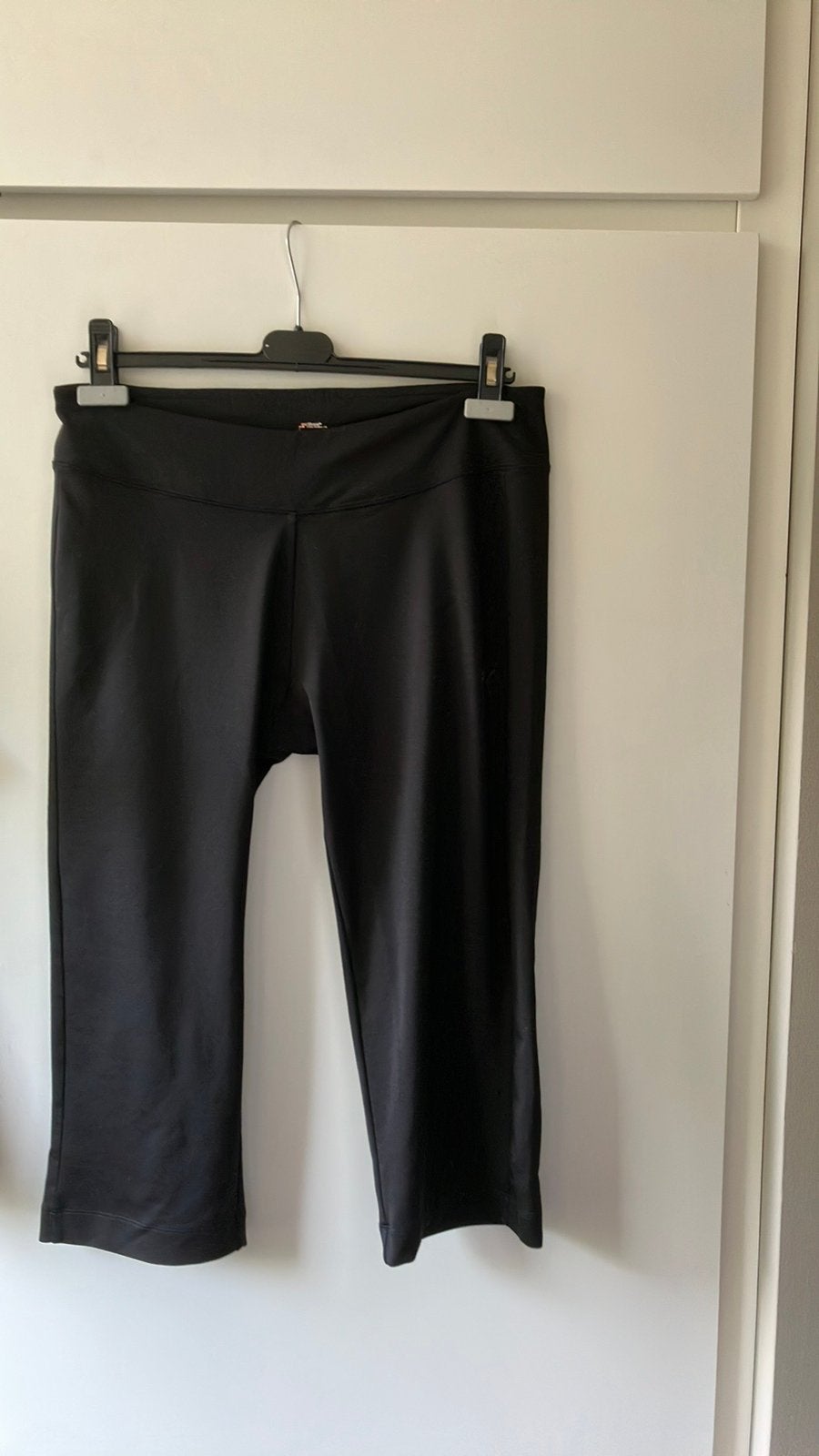Puma. 3/4 zwarte dames sportlegging. Maat 40/ 42, Kleding | Dames, Sportkleding, Zwart, Maat 42/44 (L), Ophalen of Verzenden, Fitness of Aerobics