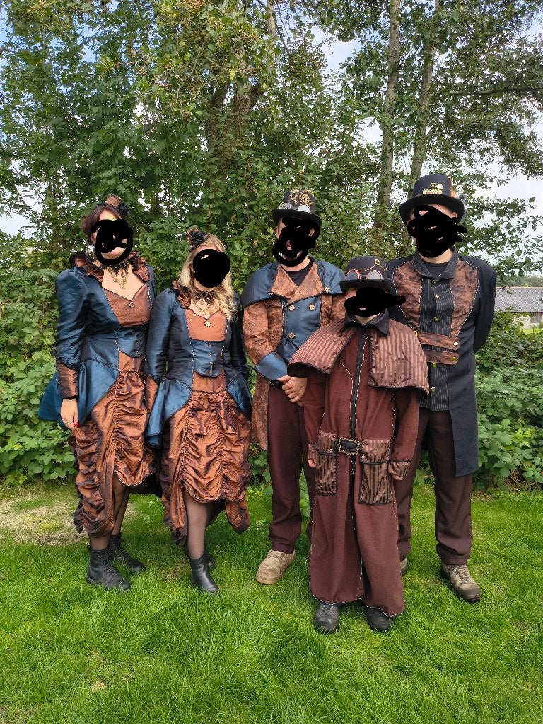 Complete kostuums (9x)  steampunk, Ophalen of Verzenden, Gebruikt, Pak of Jurk