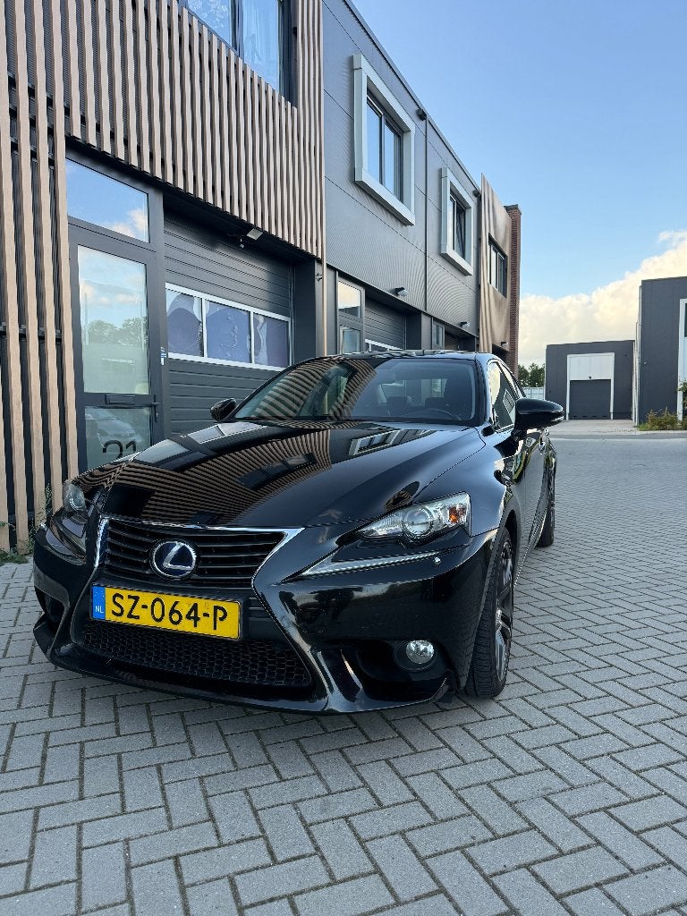 Lexus IS 300H 2.5 Hybrid CVT 2014 Zwart, Auto's, Automaat, Achterwielaandrijving, 181 pk, Dealer onderhouden