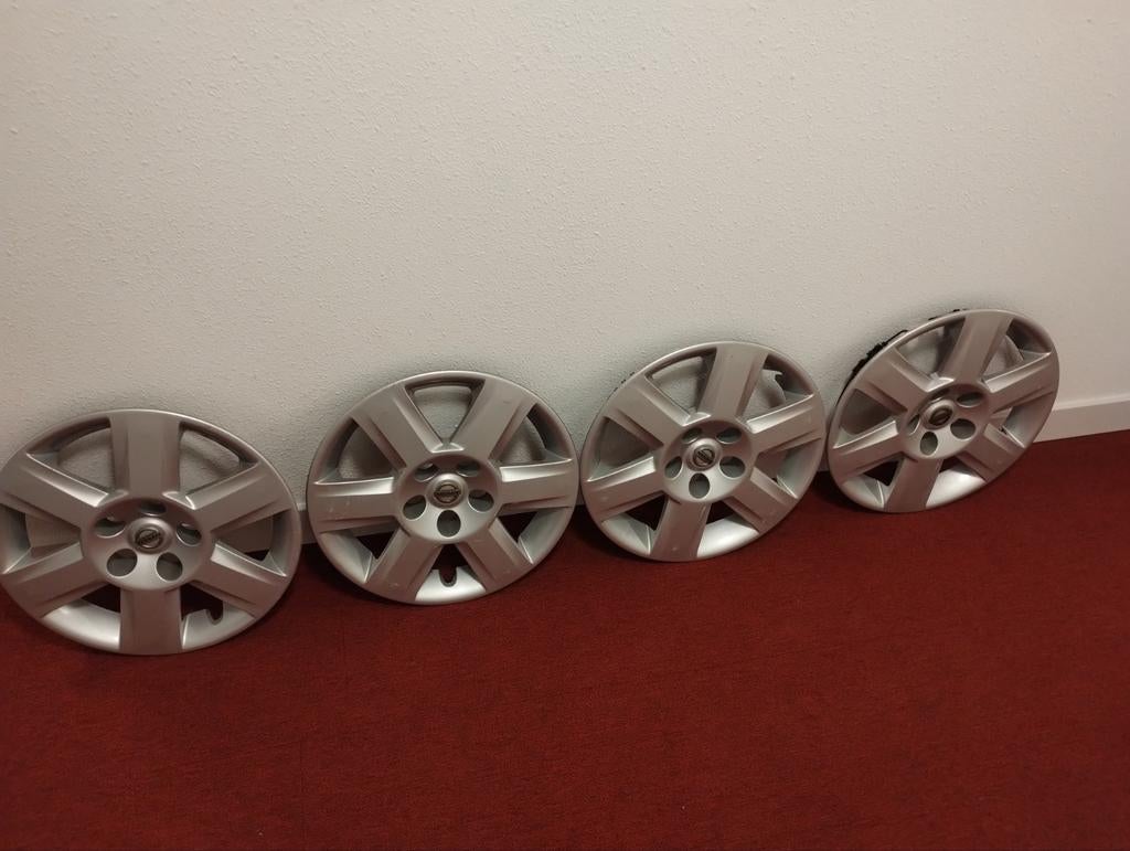 Nette set Nissan wieldoppen 16 inch, Ophalen of Verzenden