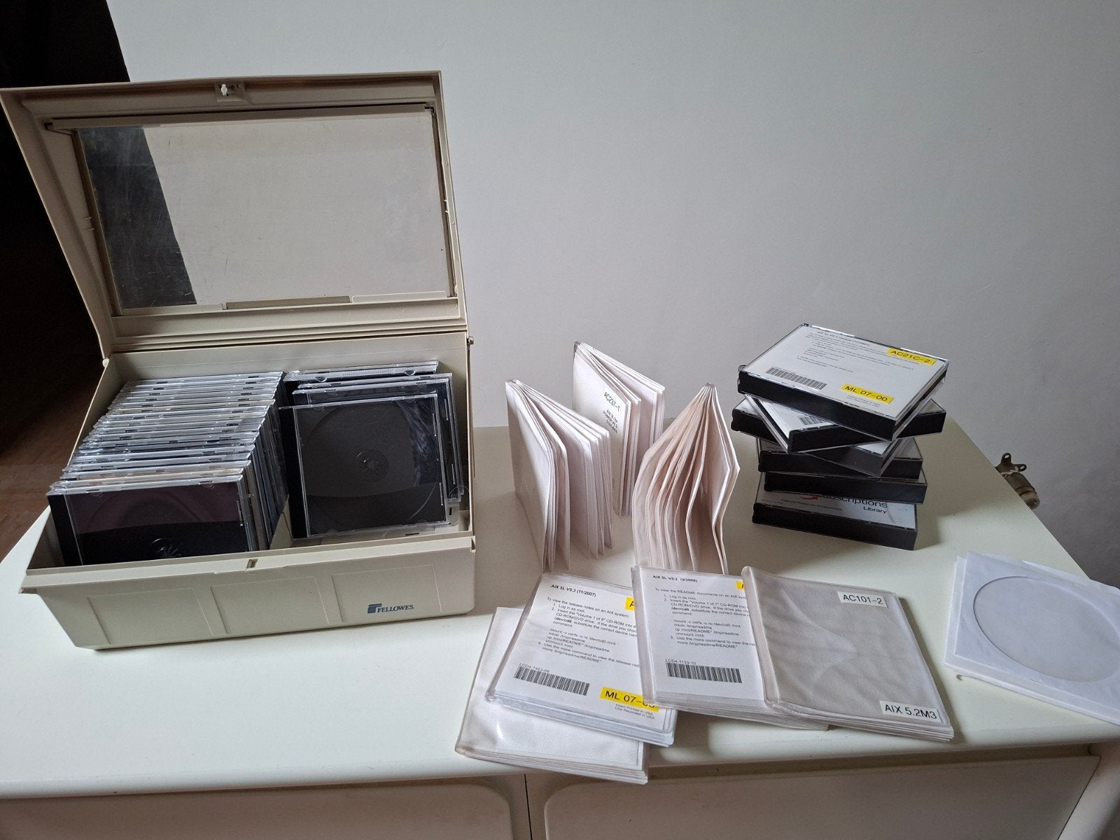 Grote verzameling lege CD/DVD doosjes, hoesjes en opbergbox, Computers en Software, Beschrijfbare discs, Ophalen of Verzenden