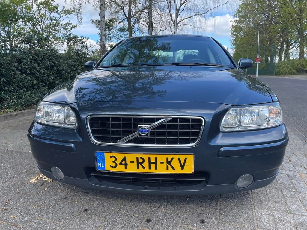 Volvo S60 2.4 140PK 2005 Blauw, Auto's, Volvo, Voorwielaandrijving, S60, 75 €/maand, Grijs