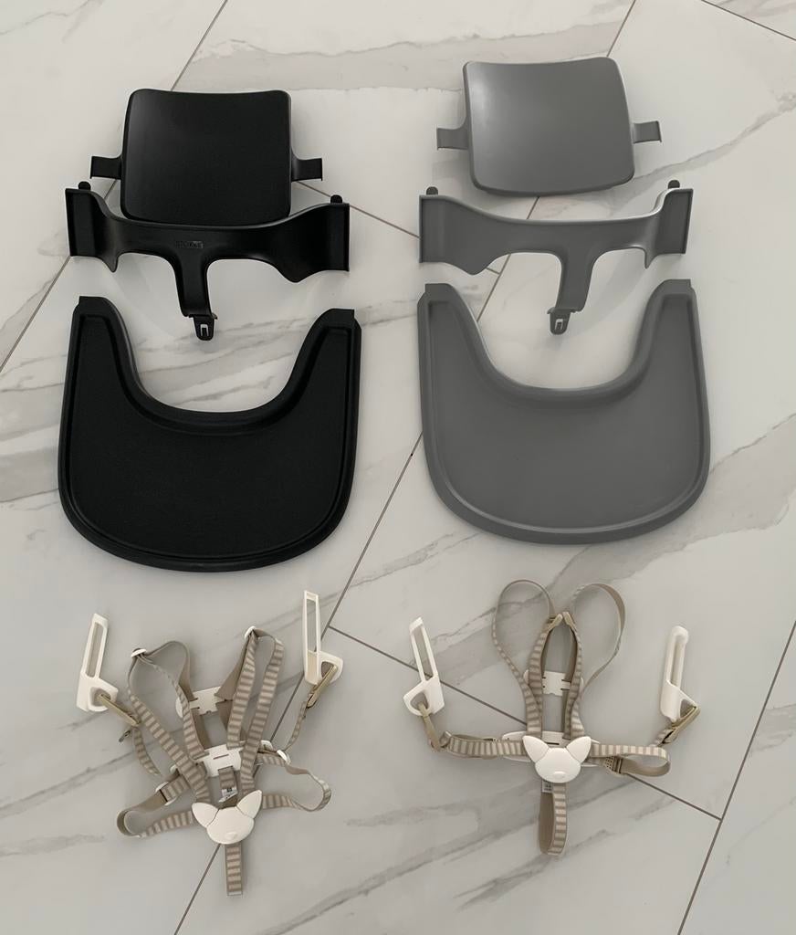 Nette ! STOKKE Babyset + Playtray + Tuigje / Zwarte & Grijs, Ophalen of Verzenden, Zo goed als nieuw, Meegroeistoel, Afneembaar eetblad