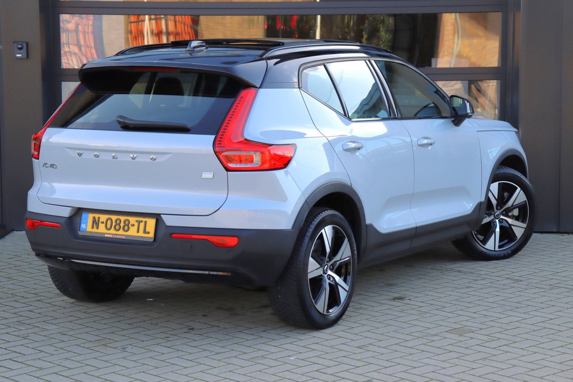 Volvo XC40 Recharge Pro | NAP | Eerste Eigenaar | Pano | Cru, Auto's, Gebruikt, 422 km, Verwarmde buitenspiegels, 90 €/maand
